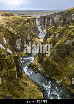 Schlucht Fjaðrárgljúfur, tiefe Schlucht, Tuffstein, in der Nähe der kirkjubær an der Südküste, südlichen Island, Island Stockfoto
