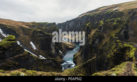 Schlucht Fjaðrárgljúfur, tiefe Schlucht, Tuffstein, in der Nähe der kirkjubær an der Südküste, südlichen Island, Island Stockfoto