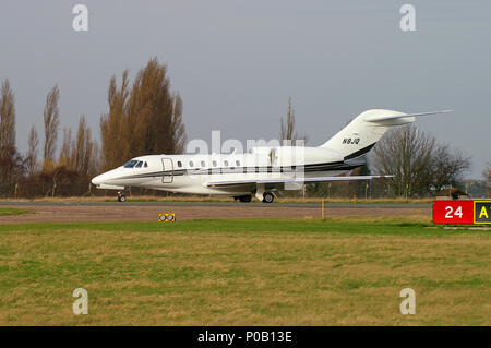 Cessna 750 Citation X Business Jet N8JQ. Executive Transport jet Flugzeug Cessna Finance Corporation. Holding für at Southend aus Stockfoto