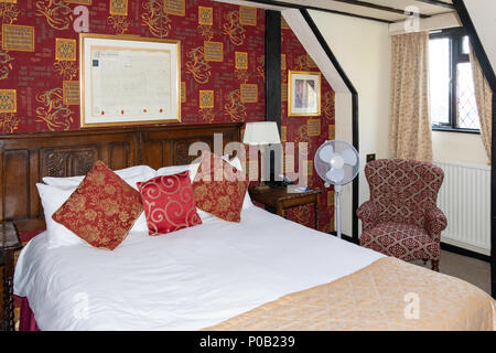 Standard Doppelzimmer im 12. Jahrhundert Mermaid Inn, Mermaid Street, Rye, East Sussex, England, Vereinigtes Königreich Stockfoto