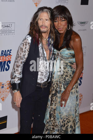 Steven Tyler, Natalie Cole 138 Am 21. Ann. Rennen zu löschen MS 2014 im Century Plaza Hotel in Los Angeles. Steven Tyler, Natalie Cole 138 Veranstaltung in Hollywood Leben - Kalifornien, Red Carpet Event, USA, Filmindustrie, Prominente, Fotografie, Bestof, Kunst, Kultur und Unterhaltung, Topix prominente Mode, Besten, Hollywood Leben, Event in Hollywood Leben - Kalifornien, Roter Teppich und backstage,, Kunst, Kultur und Unterhaltung, Fotografie, Anfrage tsuni@Gamma-USA.com, Musik Prominente, Musiker, Music Group, 2014 Stockfoto