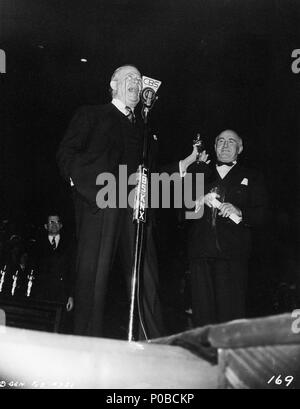 Beschreibung: Die 16. Academy Awards/1944. Charles Coburn, bester Schauspieler in einer Nebenrolle für "je mehr desto besser". Jahr: 1944. Stars: CHARLES COBURN; Donald Crisp. Stockfoto