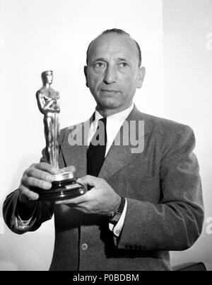 Beschreibung: 16. jährlichen Academy Awards/1944. Michel Curtiz, beste Regie für "Casablanca". Jahr: 1944. Stars: Michael Curtiz. Stockfoto