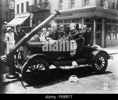 Original Film Titel: ZWEI TARS. Englischer Titel: ZWEI TARS. Regisseur: James Parrott. Jahr: 1928. Stars: Oliver Hardy, Stan Laurel. Credit: HAL ROACH/MGM/Album Stockfoto