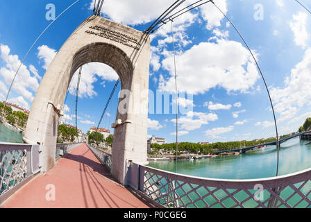 Lyon Stadtbild von Passerelle du College Fußgängerbrücke über die Rhone, Frankreich Stockfoto