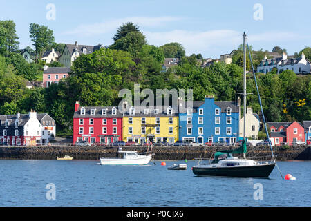 Bunte Häuser am Kai, Tobermory, Isle of Mull, Inner Hebrides, Argyll und Bute, Schottland, Vereinigtes Königreich Stockfoto