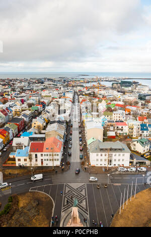 Straßen und Häuser, Blick von der Kirche von Hallgrímur nach Reykjavik und die Halbinsel Snaefellsnes, Höfudborgarsvaedid, Island Stockfoto