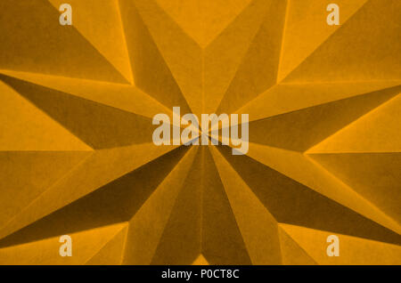 Orange, Citrus PANTONE 14-0955, Origami, gefaltetes Papier Textur, einer Farbe, einer Farbe, Nahaufnahme, Makro Zusammenfassung, kantiges Design Element. Stockfoto