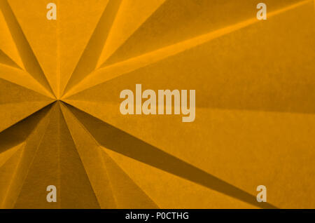Orange, Citrus PANTONE 14-0955, Origami, gefaltetes Papier Textur, einer Farbe, einer Farbe, Nahaufnahme, Makro Zusammenfassung, kantiges Design Element. Stockfoto