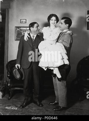 Original Film Titel: DER STUDENT PRINCE IN OLD HEIDELBERG. Englischer Titel: The Student Prince in OLD HEIDELBERG. Regisseur: Ernst Lubitsch. Jahr: 1927. Stars: Norma Shearer; Ernst Lubitsch; RAMON NOVARRO. Credit: M.G.M/Album Stockfoto