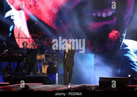 Massimo Ranieri während der PINO È das größte Live Tribut der Italienischen Musik zu Pino Daniele (Foto von Paola Visone/Pacific Press) Stockfoto