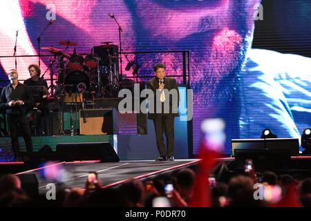 Massimo Ranieri während der PINO È das größte Live Tribut der Italienischen Musik zu Pino Daniele (Foto von Paola Visone/Pacific Press) Stockfoto