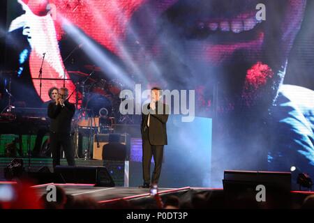 Neapel, Italien. 08 Juni, 2018. Massimo Ranieri während der PINO È das größte Live Tribut der Italienischen Musik zu Pino Daniele Credit: Paola Visone/Pacific Press/Alamy leben Nachrichten Stockfoto