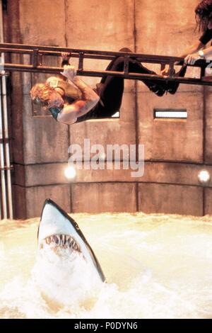 Original Film Titel: DEEP BLUE SEA. Englischer Titel: DEEP BLUE SEA. Regisseur: Renny Harlin. Jahr: 1999. Stars: THOMAS JANE, Saffron Burrows. Quelle: WARNER BROS. Bilder/WALLACE, MERIE W./Album Stockfoto