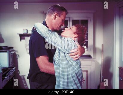 Original Film Titel: DIE FLÜGEL DER ADLER. Englischer Titel: DIE FLÜGEL DER ADLER. Regisseur: John Ford. Jahr: 1957. Stars: Maureen O'Hara, JOHN WAYNE. Credit: M.G.M/Album Stockfoto