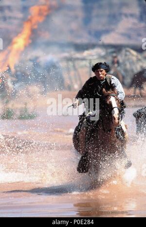 Original Film Titel: GERONIMO: eine amerikanische Legende. Englischer Titel: GERONIMO: eine amerikanische Legende. Regisseur: WALTER HILL. Jahr: 1993. Stars: WES STUDI. Quelle: Columbia Pictures/Album Stockfoto