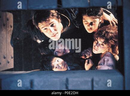 Original Film Titel: Die GOONIES. Englischer Titel: The Goonies. Regisseur: richard donner. Jahr: 1985. Stars: Sean Astin; Corey Feldman; Josh Brolin; KERRI GREEN, JONATHAN KE QUAN. Quelle: WARNER BROTHERS/Album Stockfoto