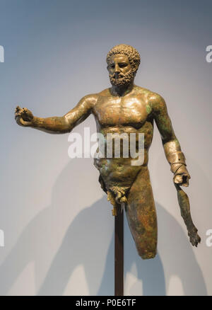 Bordeaux, Gironde, Aquitanien, Frankreich. Statue des Herkules im Musée d'Aquitaine. Es stammt aus dem späten 2. oder frühen 3. Stockfoto