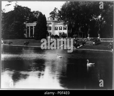 Thornedale, Oakleigh Thorne Haus, Millbrook, New York. Liegewiese, Terrasse und Teich Stockfoto