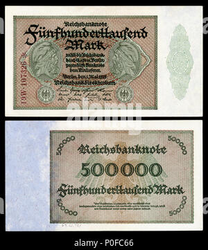 . Englisch: Deutsche Papiermark der Weimarer Republik, nach dem Ersten Weltkrieg hyperinflation Era (1921 - 24). . 1923 (Hinweis), 2015 (Bild). Reichsbankdirektorium Berlin 3 GER-88--500000 Mark Reichsbanknote (1923) Stockfoto