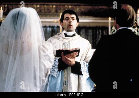 Original Film Titel: Vier Hochzeiten und ein Todesfall. Englischer Titel: Vier Hochzeiten und ein Todesfall. Regisseur: Mike Newell. Jahr: 1994. Stars: Rowan Atkinson. Credit: GRAMERCY BILDER / Album Stockfoto