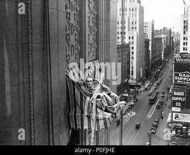 Original Film Titel: Sicherheit. Englischer Titel: Sicherheit. Regisseur: FRED NEWMEYER. Jahr: 1923. Stars: Harold Lloyd. Credit: HAL ROACH/PATHE EXCHANGE/Album Stockfoto