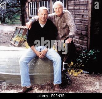 Original Film Titel: NACHRICHT IN EINER FLASCHE. Englischer Titel: NACHRICHT IN EINER FLASCHE. Regisseur: LUIS MANDOKI. Jahr: 1999. Stars: Paul Newman; Kevin Costner. Quelle: WARNER BROS. Bilder/Glas, BEN/Album Stockfoto