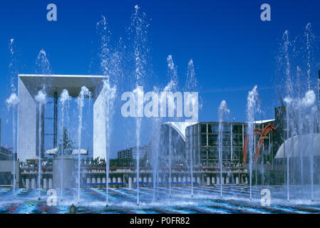 1993 historischen Brunnen ARCHE DE LA FRATERNITÉ LA DEFENSE PARIS FRANKREICH Stockfoto