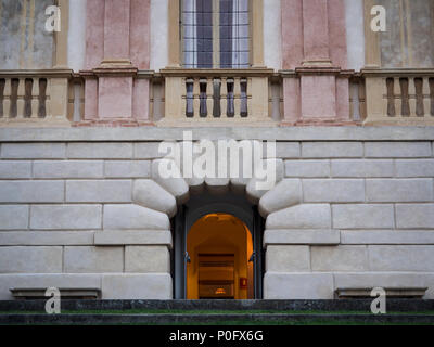 Torreglia, Italien, 26. Mai 2018: Die majestätischen steinernen Eingang der Villa dei Vescovi, einem Venezianischen Renaissance Villa. Derzeit ist es ein Museum geöffnet t Stockfoto