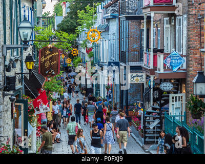 Rue du Vieux Quebec Petit-Champlain, Senken, Altstadt, Quebec City, Kanada. Stockfoto