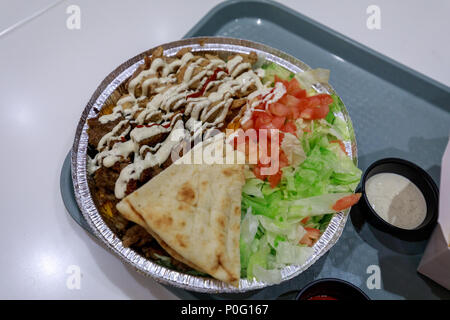 Halal, Gyro und Huhn platter auf dem Tisch Stockfoto