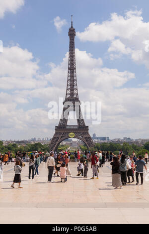 Eiffelturm fotografiert von den Jardins du Trocadéro, Paris, Frankreich, Europa. Stockfoto