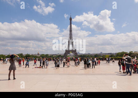 Eiffelturm fotografiert von den Jardins du Trocadéro, Paris, Frankreich, Europa. Stockfoto