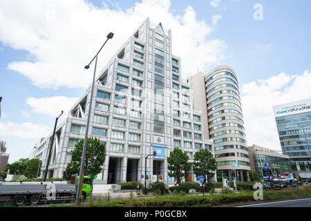 Äußere der Universität der Vereinten Nationen, Shibuya-Ku, Tokio, Japan. Entworfen vom japanischen Architekten Kenzo Tange (1913 - 2005). Stockfoto