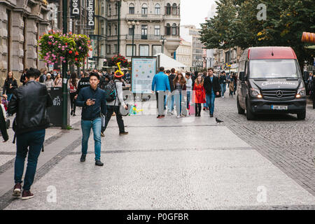 Prag, 24. September 2017: Es gibt eine Menge Leute in der Stadt. Gewöhnliche Stadt leben. Stockfoto