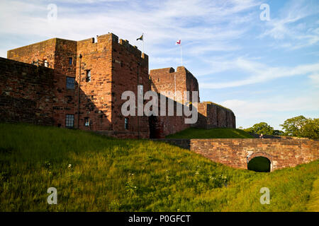 Moat Brücke Stadtgraben de irebys Turm und halten Carlisle Castle Carlisle Cumbria England Großbritannien Stockfoto