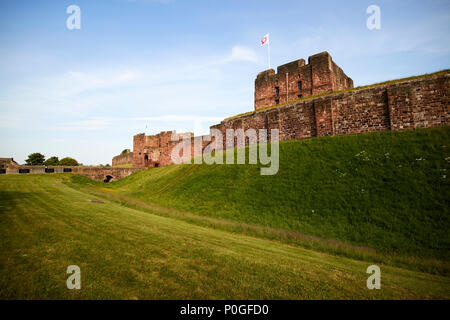 Moat Brücke Stadtgraben de irebys Turm und halten Carlisle Castle Carlisle Cumbria England Großbritannien Stockfoto