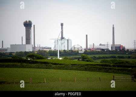 Sellafield Wiederaufarbeitungsanlagen für und die Stilllegung kerntechnischer Anlagen site mit windscale Pfähle in Cumbria England Großbritannien Stockfoto