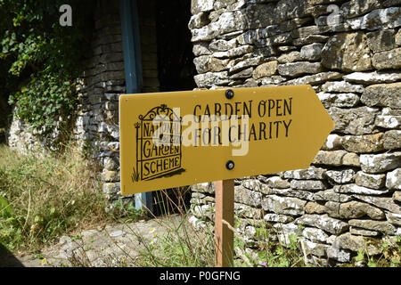 National Garten - Gelb"-Schild (aktualisierte Version) Großbritannien. Stockfoto