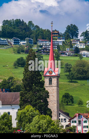 Blick auf die Stadt Weggis am Vierwaldstätter See in der Schweiz Stockfoto