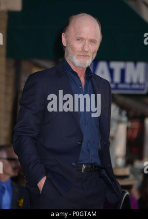 Ed Harris geehrt mit einem Stern auf dem Hollywood Walk of Fame in Los Angeles. Ed Harris Star 049 an seinem Star Zeremonie Ed Harris Star 049 an seinem Star Zeremonie - - - - - - - - - - - - - Red Carpet Event, Vertikal, USA, Filmindustrie, Prominente, Fotografie, Bestof, Kunst, Kultur und Unterhaltung, Topix Prominente Fashion/Vertikal, Besten, Event in Hollywood Leben - Kalifornien, Roter Teppich und backstage, USA, Film, Stars, Film Stars, TV Stars, Musik, Promis, Fotografie, Bestof, Kunst, Kultur und Unterhaltung, Topix, drei Viertel, vertikal, eine Person aus dem Jahr Stockfoto