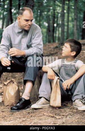 Original Film Titel: SLING BLADE. Englischer Titel: SLING BLADE. Regisseur: Billy Bob Thornton. Jahr: 1996. Stars: Billy Bob Thornton. Copyright: nur redaktionell Innen verwenden. Dies ist eine öffentlich verteilten Handzettel. Zugriffsrechte nur, keine Lizenz des Urheberrechts zur Verfügung gestellt. Vorgeschriebene Genehmigung zu Visual Symbol (www.visual-icon.com) Für die Reproduktion des Bildes erforderlich ist. Credit: MIRAMAX/YARISH, Michael/Album Stockfoto