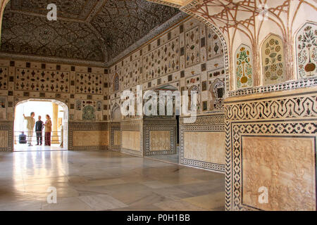 Jai Mandir (Mirror Palace) im Amber Fort, Rajasthan, Indien. Amber Fort ist die wichtigste touristische Attraktion in Jaipur. Stockfoto