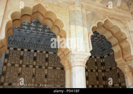 Jai Mandir (Mirror Palace) im Amber Fort, Rajasthan, Indien. Amber Fort ist die wichtigste touristische Attraktion in Jaipur. Stockfoto