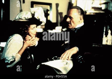 Original Film Titel: HOWARDS END. Englischer Titel: HOWARDS END. Regisseur: James Ivory. Jahr: 1992. Stars: Emma Thompson; Anthony Hopkins. Credit: MERCHANT IVORY/Album Stockfoto