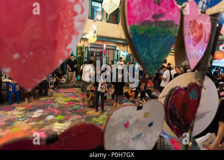 BANGKOK, THAILAND - 30. März: Bangkok fest Kunst auf der Straße. Menschen und Touristen. Aufmerksamkeit für Kunst am Eröffnungstag. Am 30. März 2017 in Bangkok, Thail Stockfoto