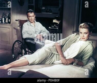 Original Film Titel: HECKSCHEIBE. Englischer Titel: HECKSCHEIBE. Regisseur: Alfred Hitchcock. Jahr: 1954. Stars: James Stewart, Grace Kelly. Quelle: Paramount Pictures/Album Stockfoto