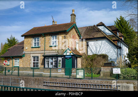 Maidenhead, Großbritannien. Allgemeine Ansicht, GV. Lock Keepers Cottage, boulters Sperren. Blue-Sky,, Freitag, 06/04/2018 © Peter SPURRIER Stockfoto