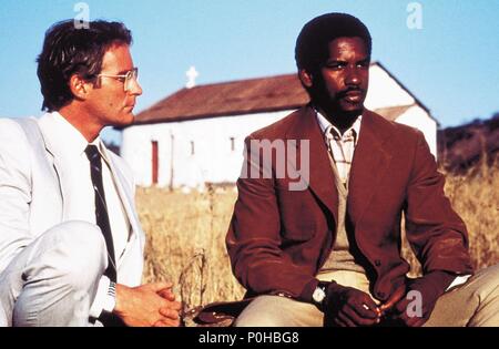 Original Film Titel: CRY FREEDOM. Englischer Titel: CRY FREEDOM. Regisseur: Richard Attenborough. Jahr: 1987. Stars: Denzel Washington; Kevin Kline. Credit: MARBLE ARCH PRÜFSPITZEN/Universal/Album Stockfoto