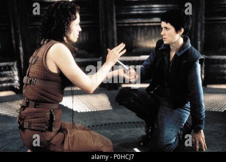 Original Film Titel: ALIEN: Resurrection. Englischer Titel: ALIEN: Resurrection. Regisseur: JEAN-PIERRE JEUNET. Jahr: 1997. Stars: Sigourney Weaver, Winona Ryder. Quelle: 20th Century Fox/Album Stockfoto